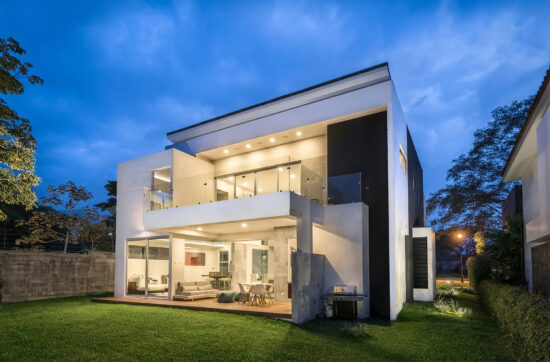 casa moderna en Oro Sol Condominio alianz construcción