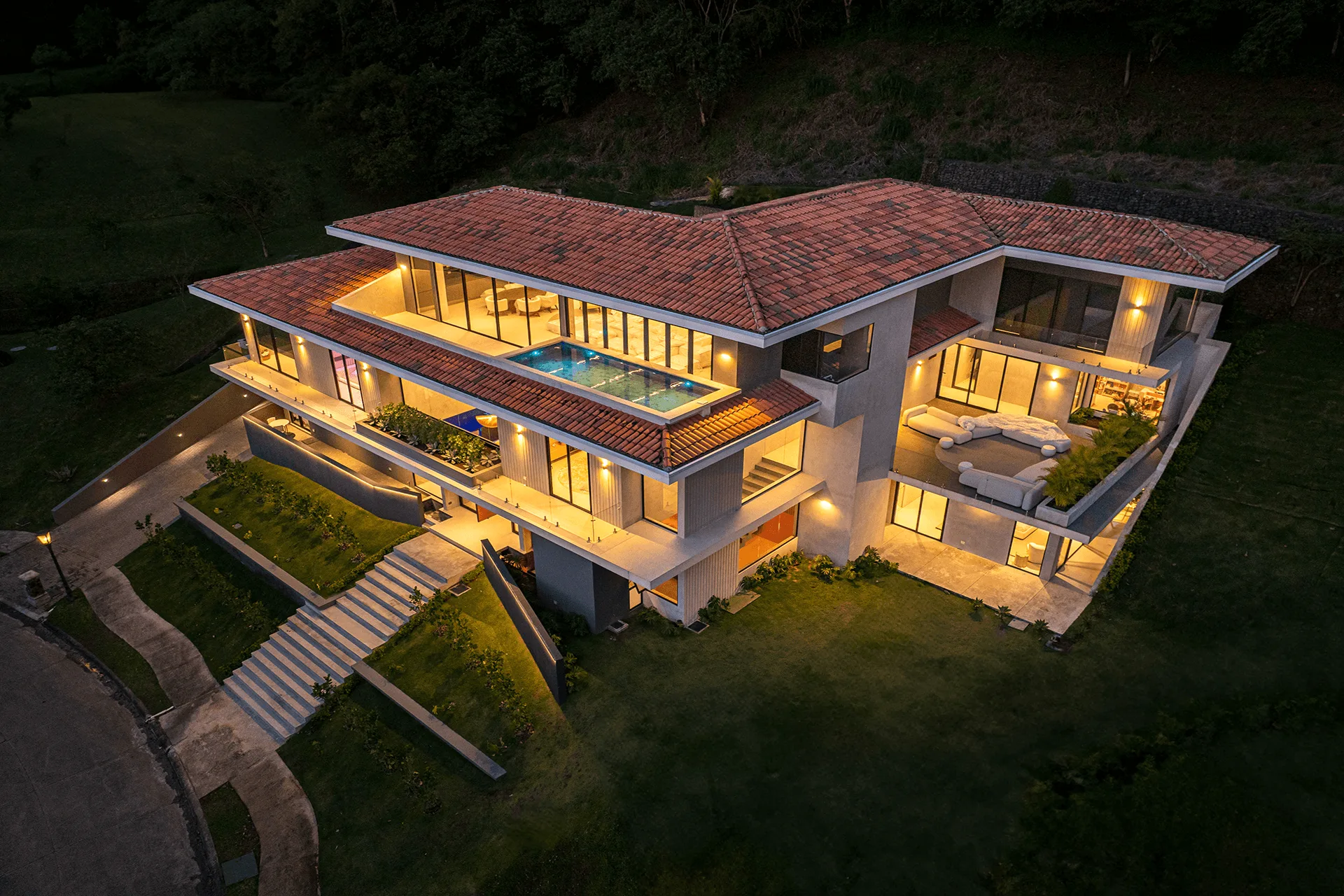 contemporary house in San José alianz construction
