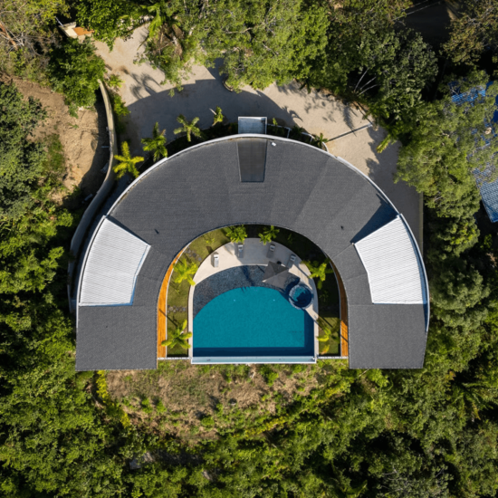 modern hotel in Sámara Beach alianz