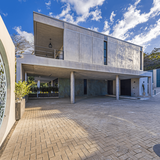 Contemporary house in Vistas de Escazú alianz construction