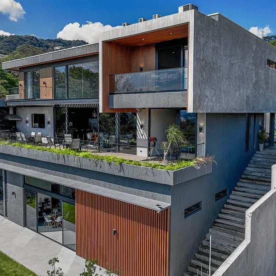 modern house in Vistas de Escazú alianz
